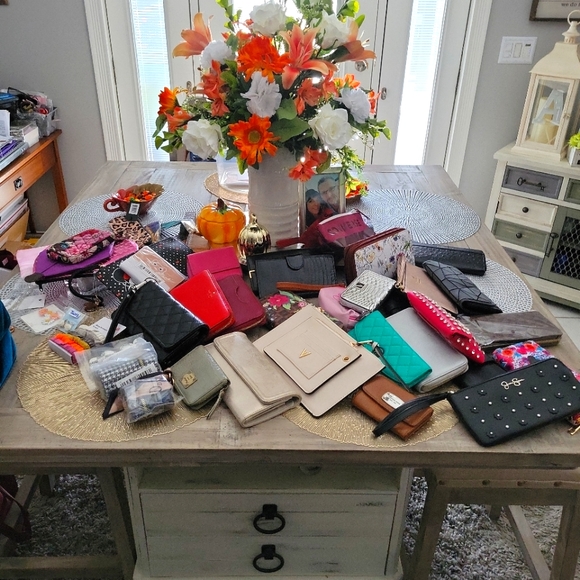 annietn is live Flyer ๐ญ๐ฌ - Picture 3 of 14